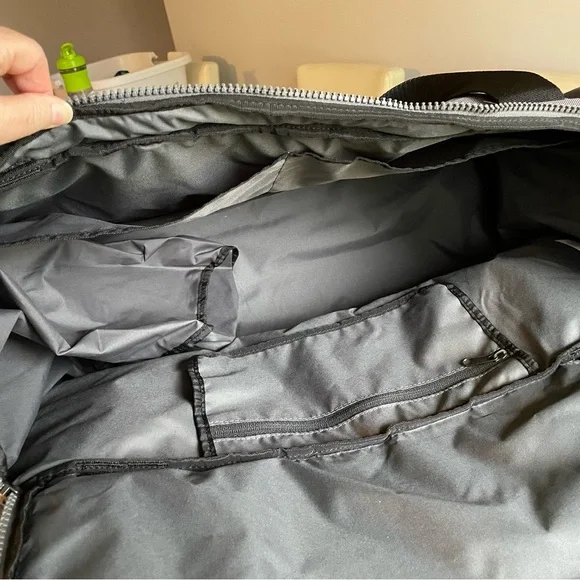 Nike University of Tennessee grey duffel bag. Like new. Handles/shoulder strap Storage